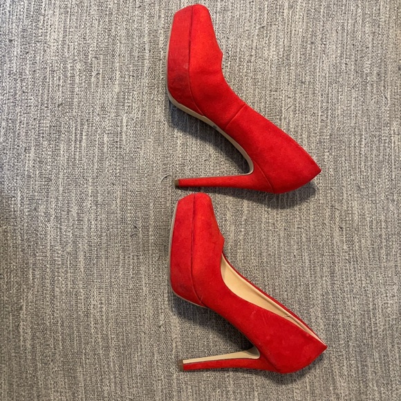 Red Pumps - Picture 2 of 4